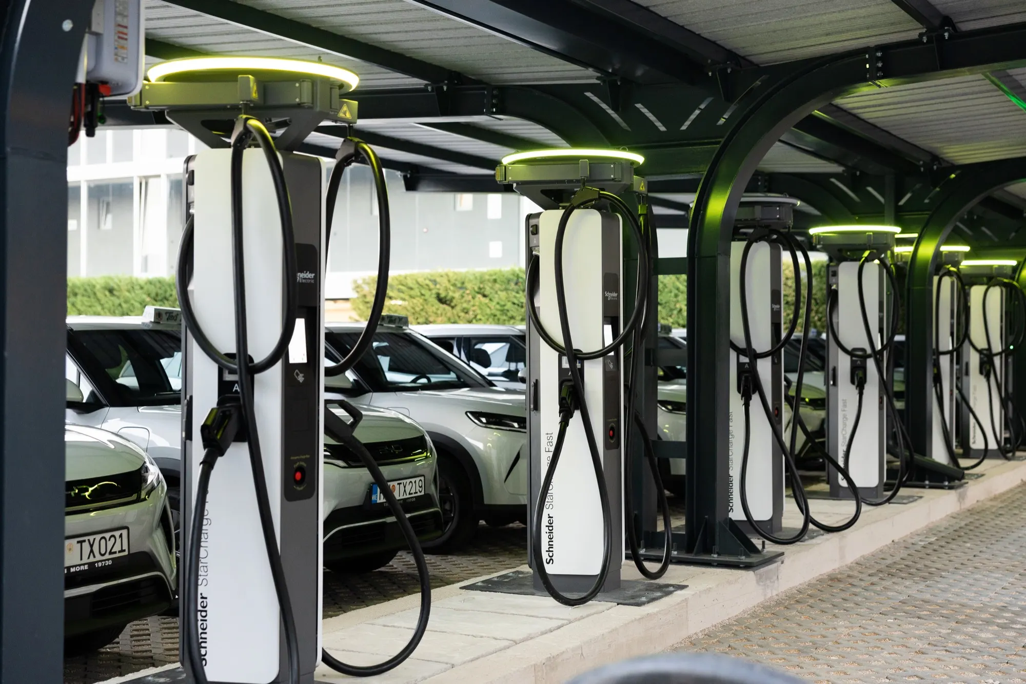 Schneider EV punjači i flota sa TX tablicama